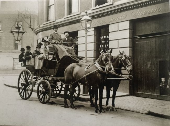 Carriage in front of the Prince of Wales, 35 Silchester Road, Notting Hill W10