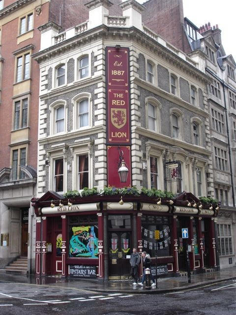 Red Lion, 1 Eldon Street - in May 2006