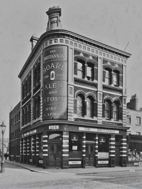 The Britannia, Southwark Bridge Road at the corner of Belvedere Buildings, circa 1920.