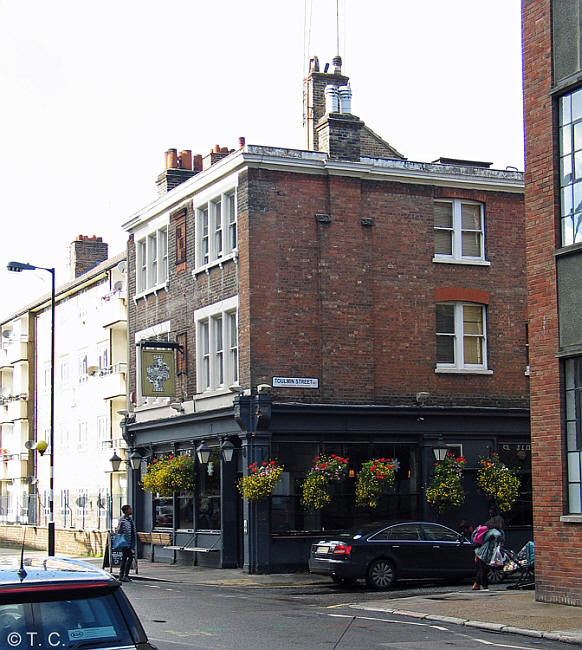 Skinners Arms, 125 Great Suffolk Street, SE1 - in October 2014