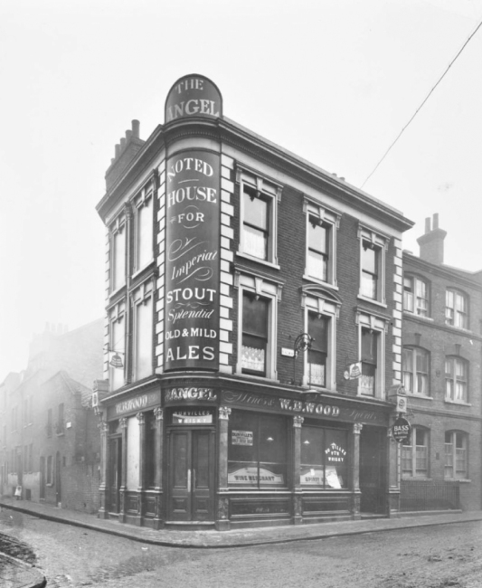 The Angel, Newcomen Street and the corner of Crosby Row. In 1914. The landlord is Walter Berwick Wood.