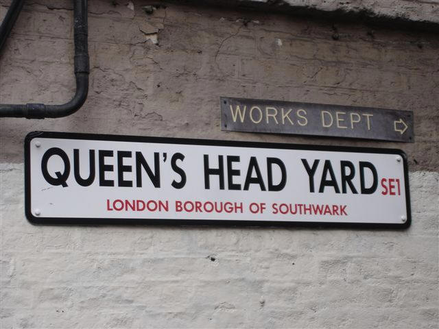 Queens Head Yard, Borough High Street - in January 2007