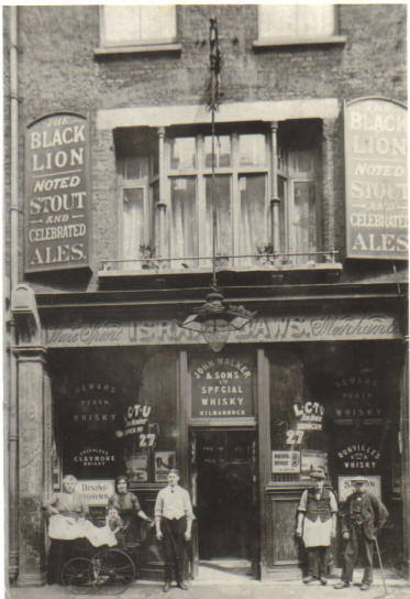 Black Lion, 63 Hanbury Street - circa 1915 - licensee Isaac  Baws