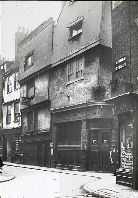 (Ye Olde) Dick Whittington Inn, 24 Cloth Fair, Smithfield, EC1 - circa 1910