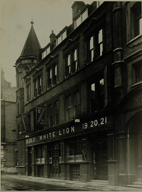 White Lion, 19 Upper Thames Street, St Benet Pauls Wharf, EC4