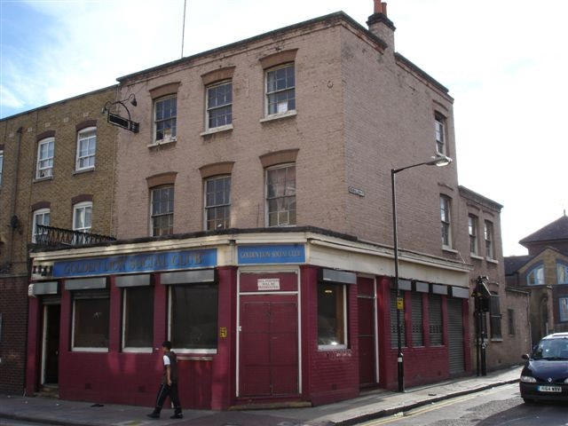 Golden Lion, 135 Cannon Street Road - in August 2006
