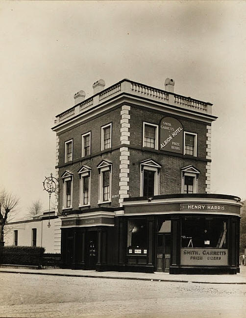 Albion Hotel in Albion Road / Clissold Road, Stoke Newington - circa 1940 Licensee is Henry Harris