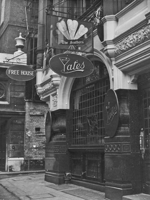 Feathers, Tudor Street, on the corner of Temple Lane showing the original pub in 1948.