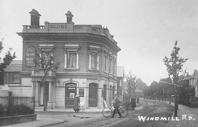 Globe, Windmill Road and Boston Park road, Brentford - in 1910 with landlord Henry Smith