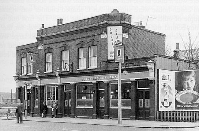 Bricklayers Arms, Angel Road, Edmonton in the 1960s