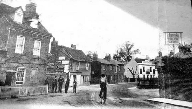 White Lion, St Dunstans Road, Feltham (on the right) - in 1907