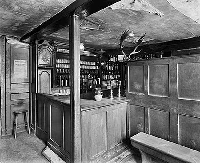 Wrestlers Bar, 98 North Road, Highgate - pre 1920 with the Horns of Highgate