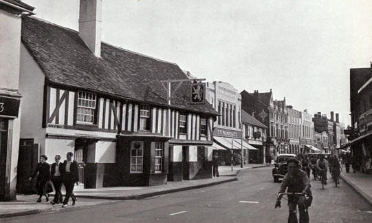 White Lion, High Street, Staines in the 1950's