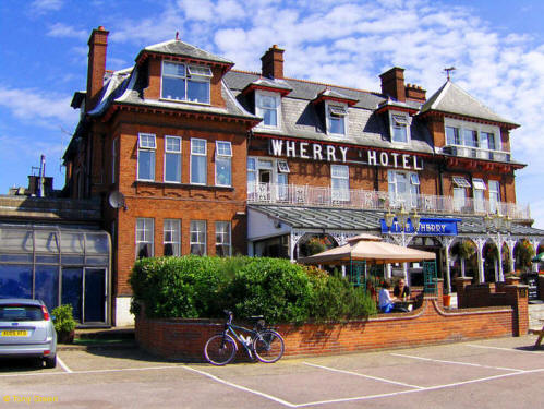 Wherry Hotel, Oulton