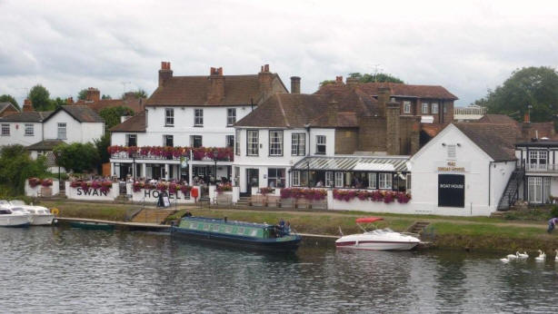 Swan Hotel, The Hythe, Egham - in August 2010