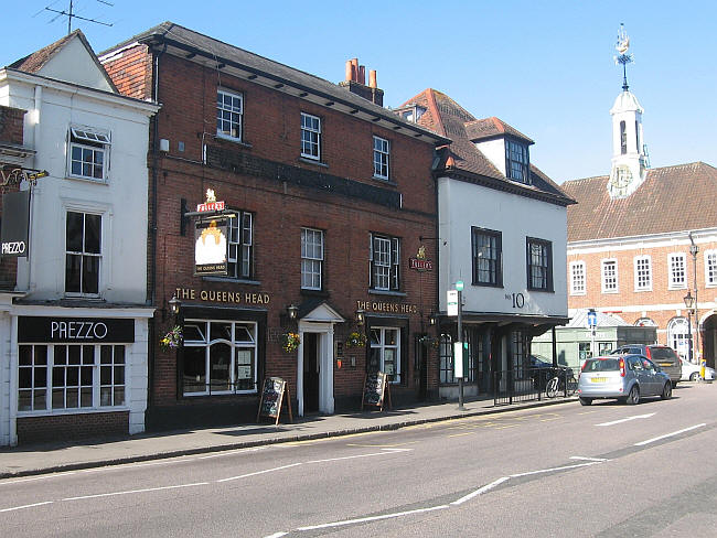 Queens Head, 9 Borough, Farnham - in April 2014