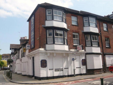 Kings Head, Carfax, Horsham - in August 2009