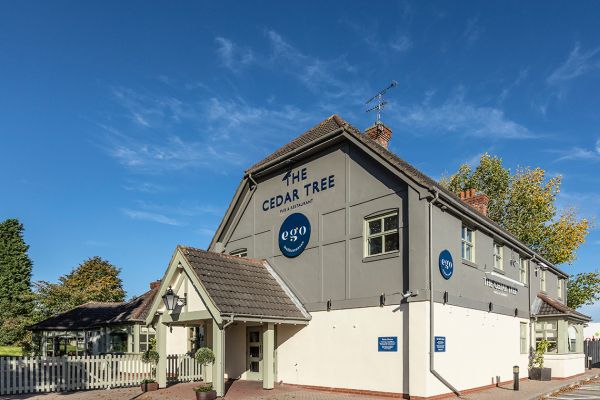 The Cedar Tree, Avenue Road, Nuneaton. Thriving bar and restaurant in 2022.