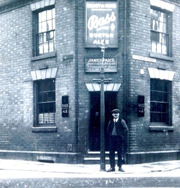 The Heart in Hand, Wheat Street. The location of Nuneaton Amateur Boxing Club. Closed in 1959.